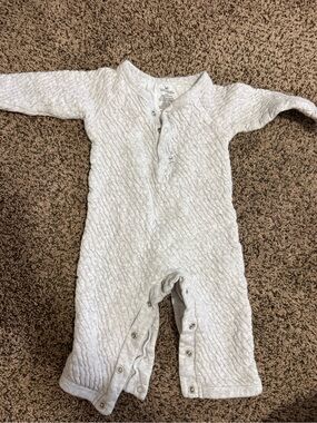 6-9month baby honest company onesie